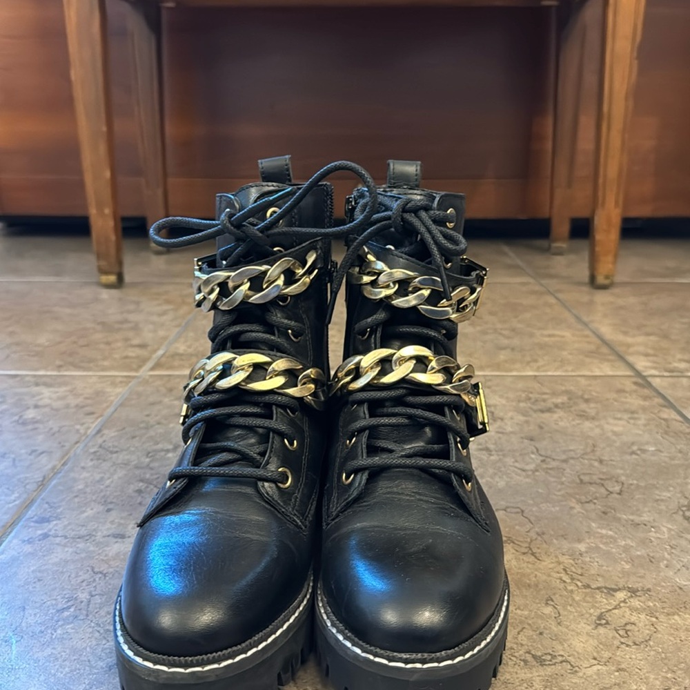 Carvella Boots. Black color and gold belt chain.